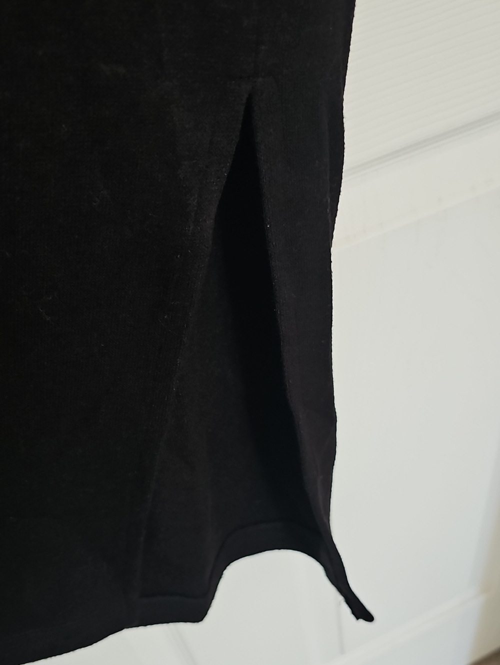 Joe Fresh Black Ribbed V-Neck Top - Picture 5 of 8